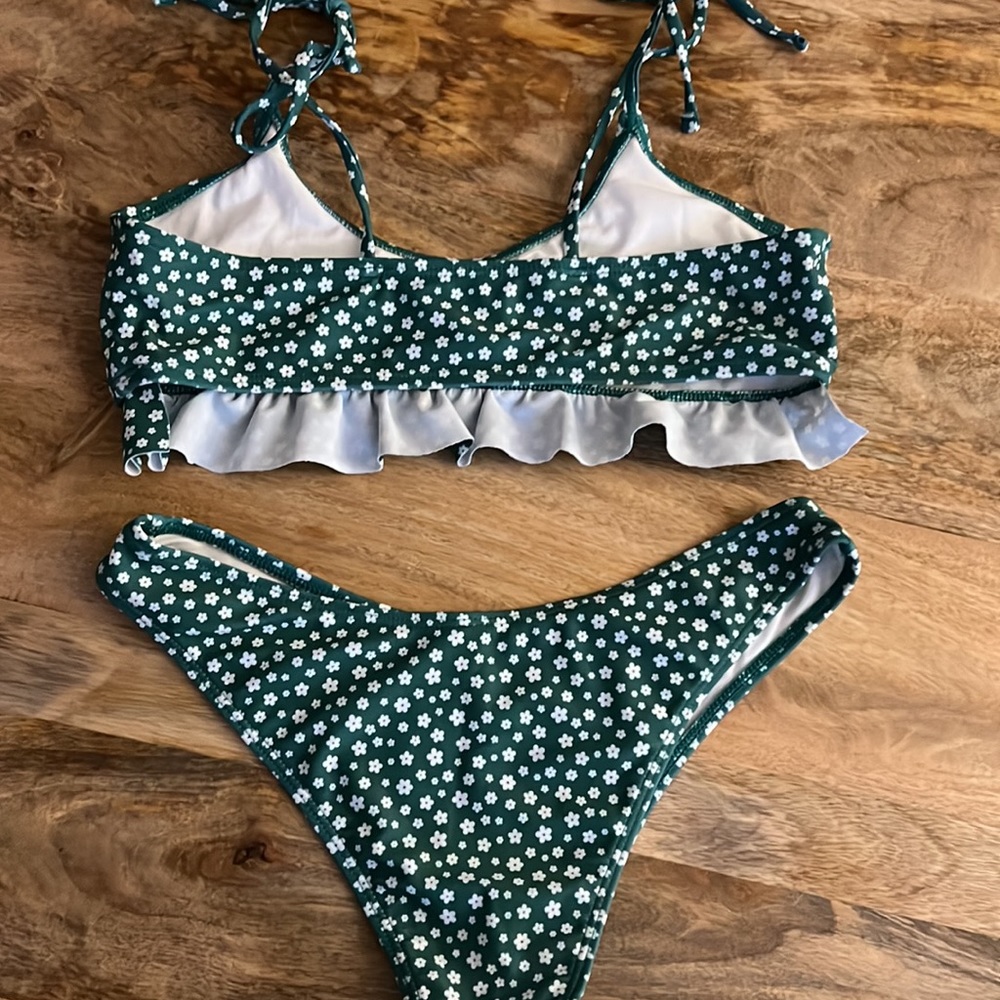 Bikini - Picture 3 of 7